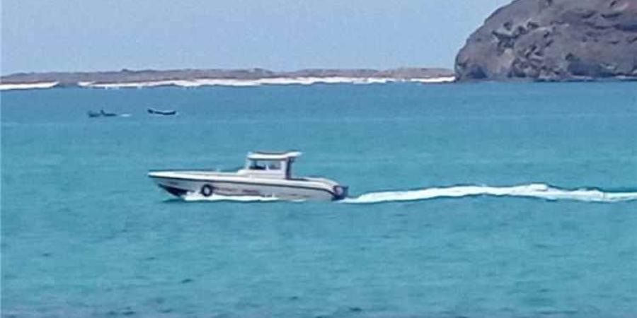 خفر سواحل شبوة ينقذ قارب "ضياء 2" وطاقمه قبالة بئر علي