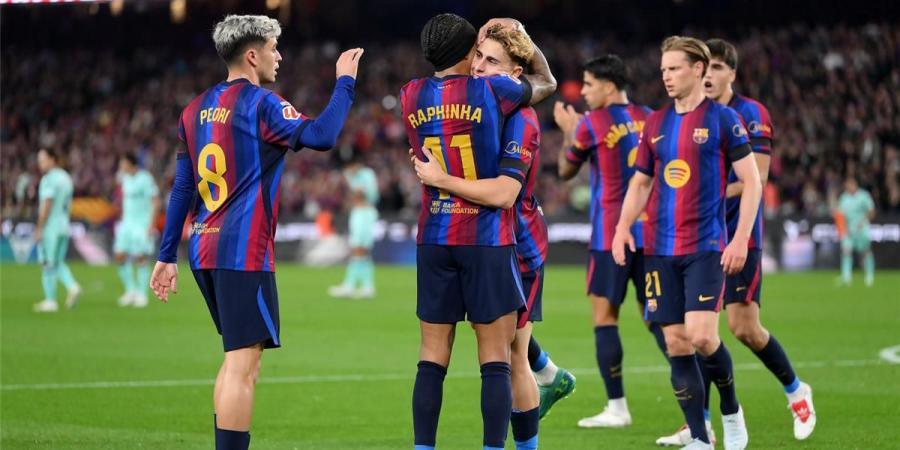 وسط تألق رافينها ولامين يامال.. برشلونة يصالح جماهيره بسداسية ممتعة أمام ألافيس في الدوري الإسباني