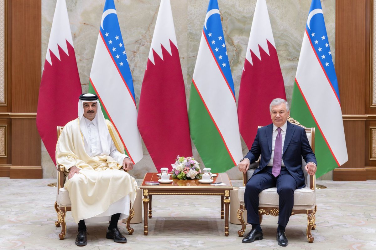 أمير قطر يبحث مع رئيس أوزبكستان تعزيز الشراكة والتعاون الإقليمي