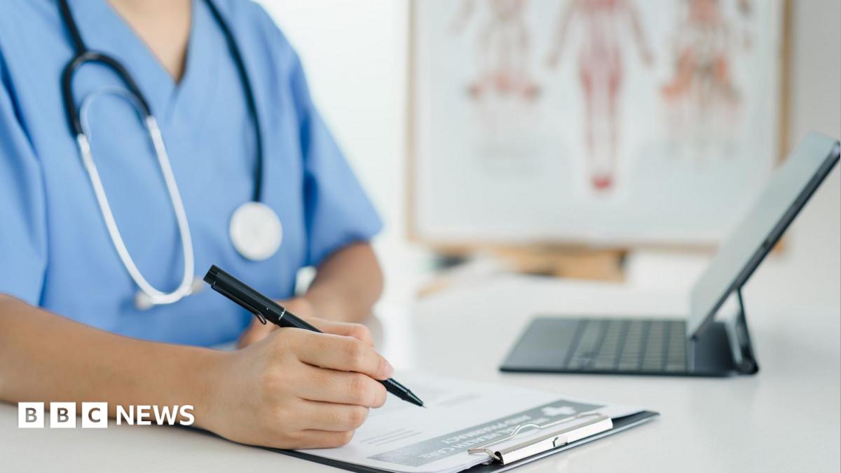 أطباء المستشفيات يضربون عن العمل مع استمرار النزاع على الأجور