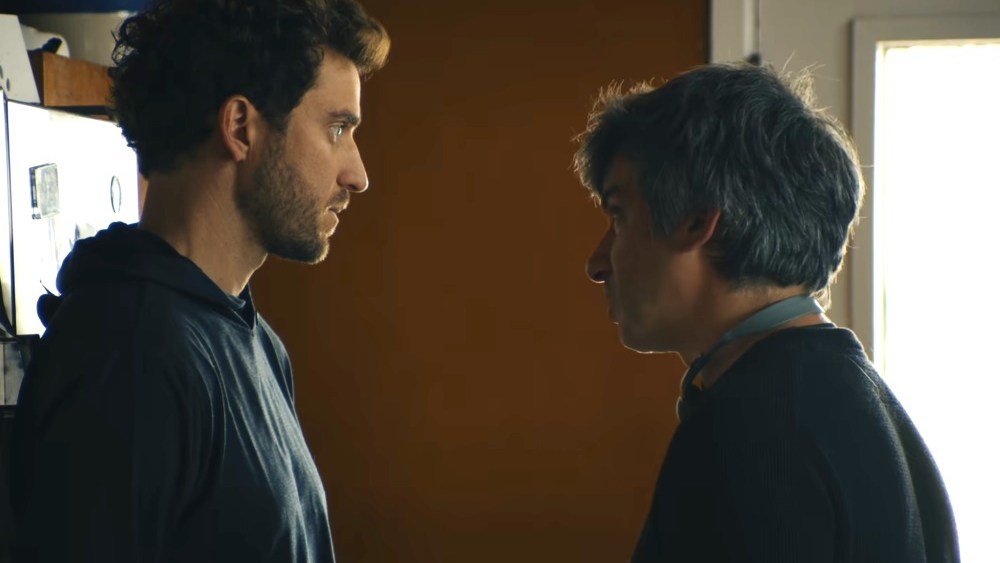يقول مخرج فيلم "يمكنك رؤية كل شيء" لانس أوبنهايم إن بيلي إيفانز "لم يهتم برؤيته عارياً". سأل إيفانز: “هل تريد تصويري وأنا أستحم؟”