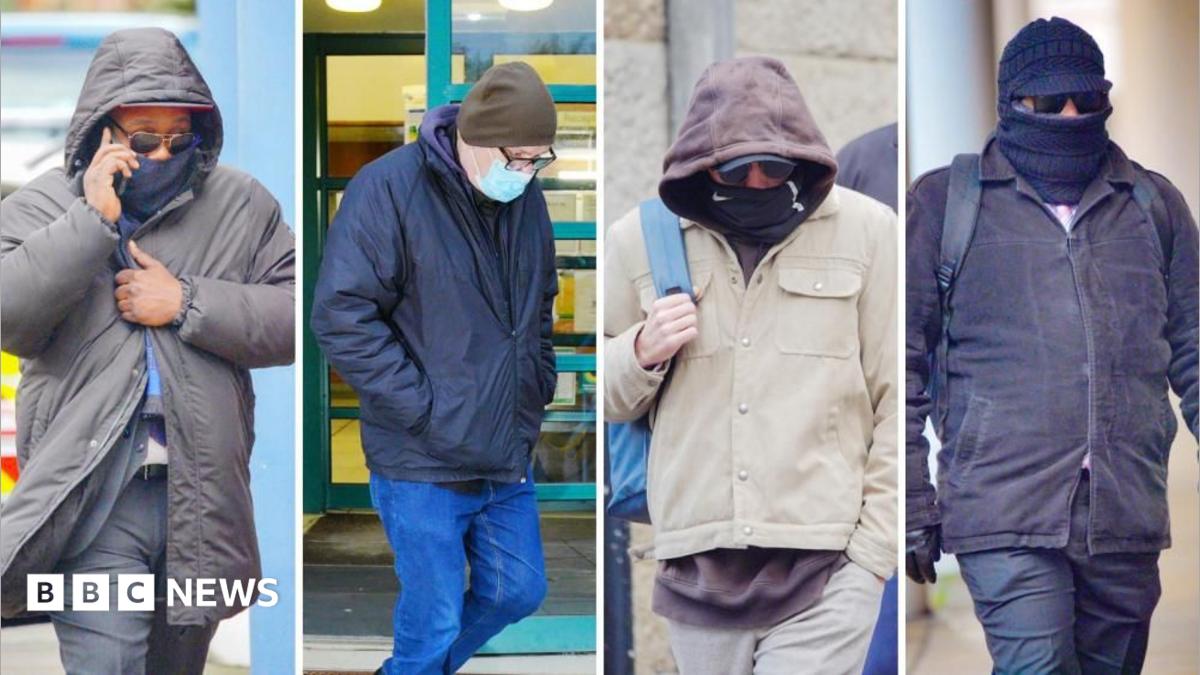 امرأة تروي للمحكمة لحظة اكتشافها غريباً في غرفة نومها