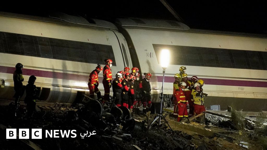 "مُلطخون بالدماء، مذهولون، وغاضبون": هكذا تحولت رحلة ركاب عبر القطار إلى كارثة في إسبانيا