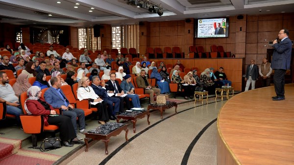 محافظ الدقهلية يشهد ورشة عمل حول قانون التعاقدات العامة وتنمية مهارات العاملين بإدارات التعاقدات