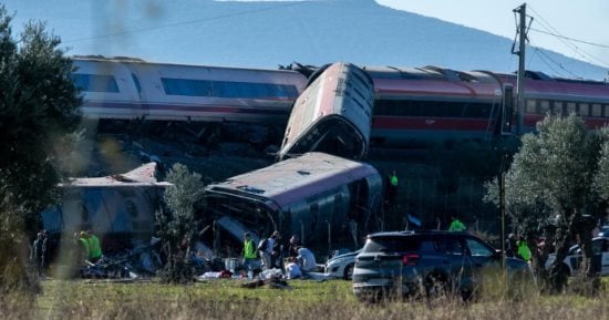 ارتفاع حصيلة ضحايا حادث تصادم قطارين فى إسبانيا إلى 74 قتيلاً