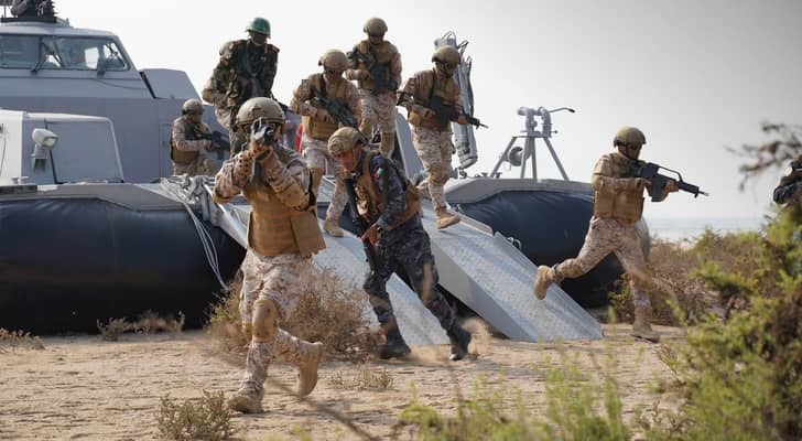 السعودية تعترض صاروخا حوثيا في الشرقية بعد هجمات مطار عدن ومقتل 14 شخصا بالجوف