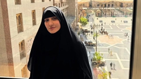 حلا شيحة تشارك جمهورها صورًا من زيارتها للمسجد النبوي