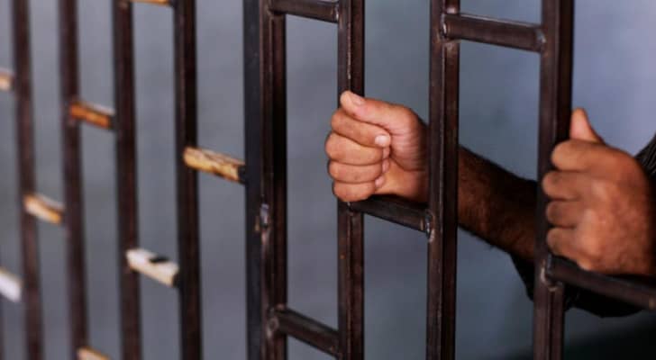 الجنايات الكبرى تقضي بوضع قاتل بالأشغال 30 عاما في الكرك