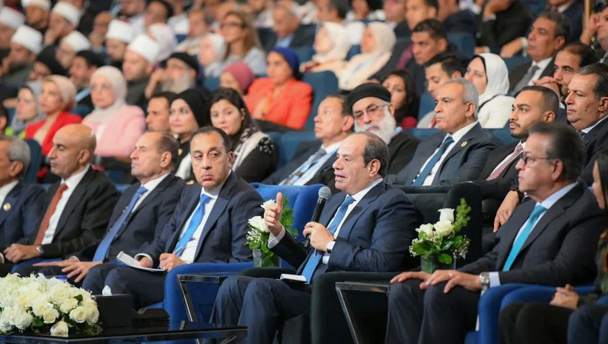 إسكات الصحافة وتقييد الترشح.. كيف يُمهّد السيسي لمصر ما بعد 2030؟