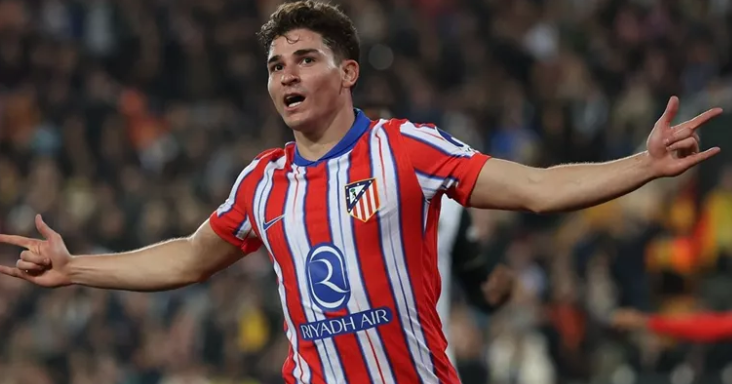 الاتحاد الإسباني يعاقب برشلونة بسبب الأرجنتيني ألفاريز