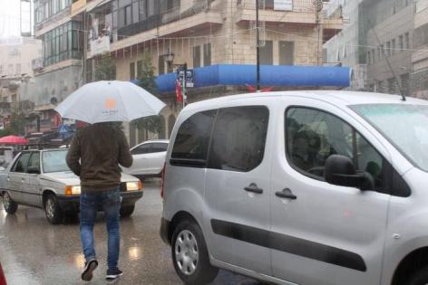 الطقس: منخفض جوي وأمطار متفرقة ليلا