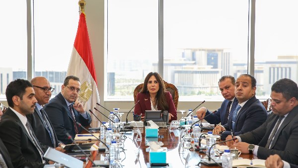 وزيرة الإسكان تستعرض الموقف التنفيذي لمشروعات الشراكة بين هيئة المجتمعات العمرانية الجديدة والقطاع الخاص